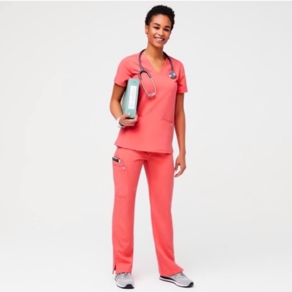 Figs scrub set color coral